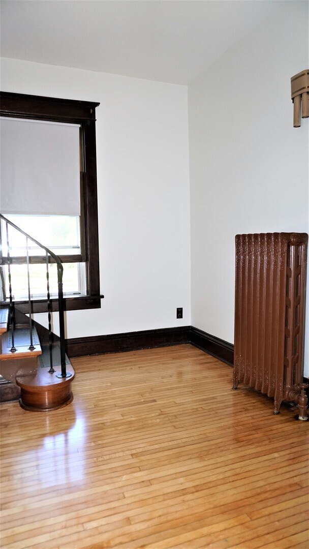 Foto del edificio - 633 N Center St