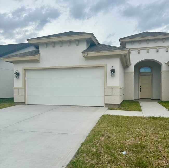 Building Photo - 718 Ava Dr