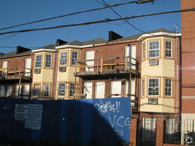 Building Photo - 402-422 Shepherd Ave
