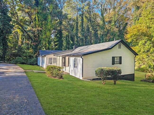Building Photo - Charming 4-Bedroom, 3-Bath Ranch on Spacious Lot in Prime Atlanta Location