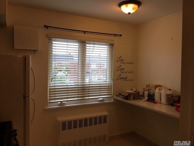 Building Photo - 61-21 69th Ln