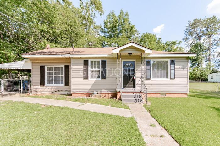 Primary Photo - SIGN LEASE BY 2/28 AND GET $250 OFF FIRST ...
