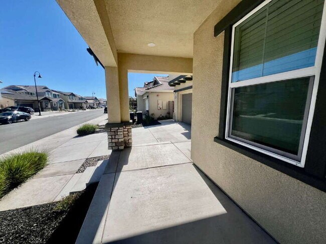 Foto del edificio - 3215 Center Dr