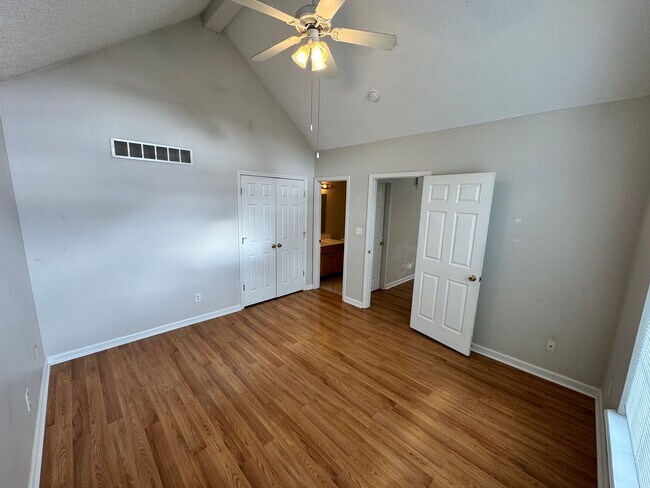 Building Photo - Comfortable 2-Bed, 2-Bath Home