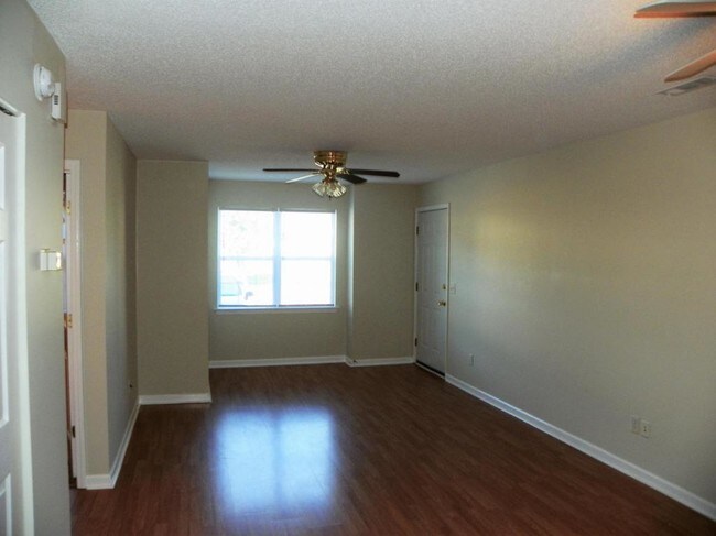 Building Photo - 800 Westbrook Ct