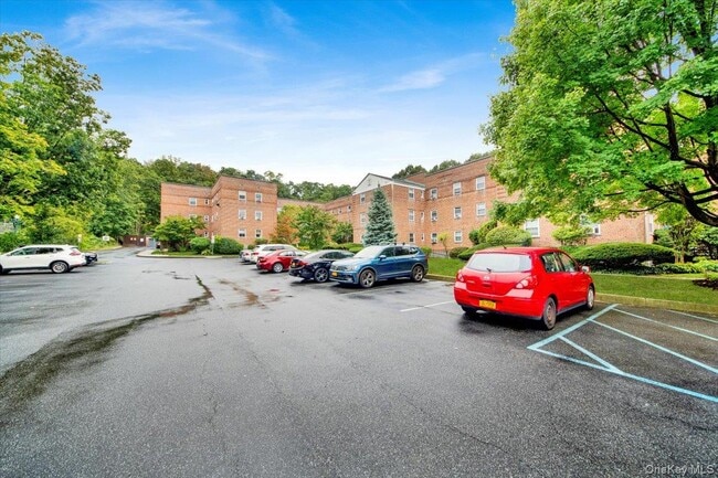 Building Photo - 320 S Broadway