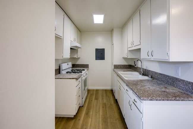 Foto del edificio - 5452 Corteen Pl