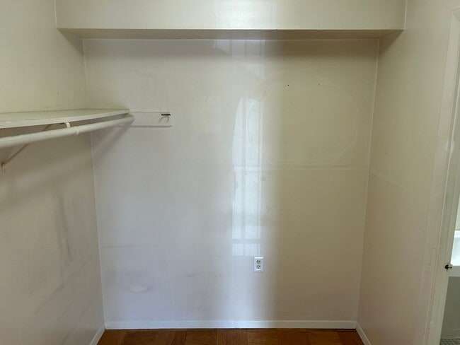 Building Photo - Cozy Leesburg Condo