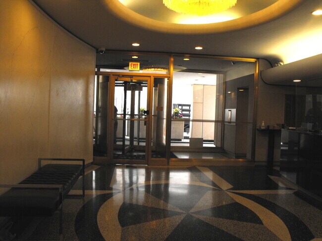 Foto del edificio - 21 W Goethe St