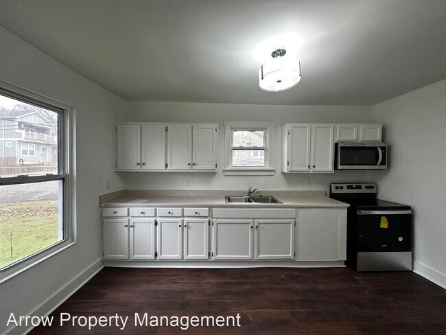 Building Photo - 3 br, 2 bath House - 2022 14th Ave N