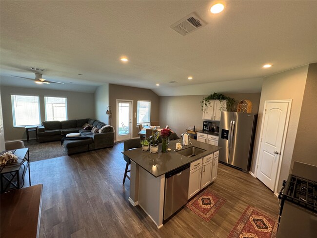 Building Photo - 40619 Pine Spruce Ln