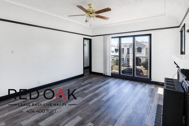 Building Photo - 2 Bedroom with Stainless Steel Appliances,...