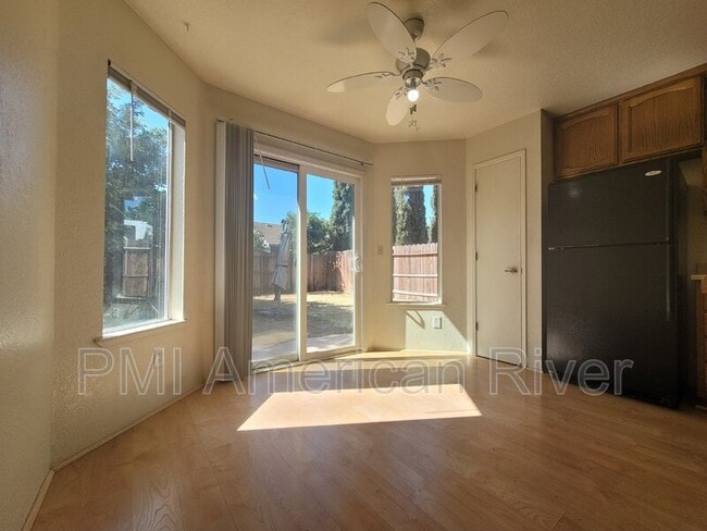 Foto del edificio - 8523 Cord Way