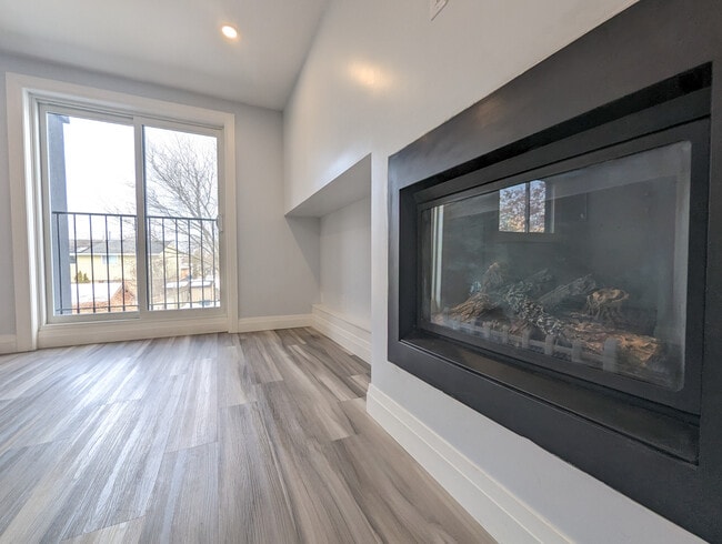 Building Photo - 2 Bedroom Unit, Family Neighborhood, Close to Schools