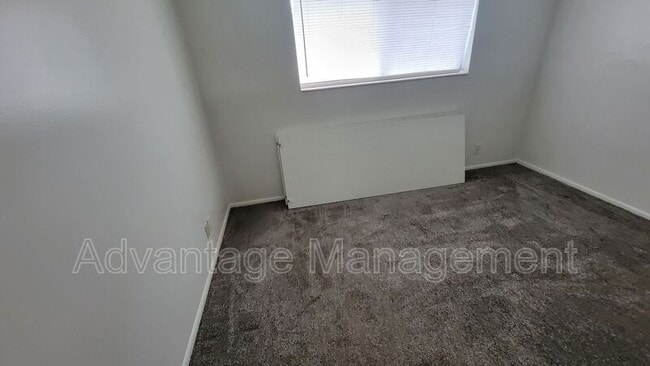 Building Photo - 364 E 1550 S St