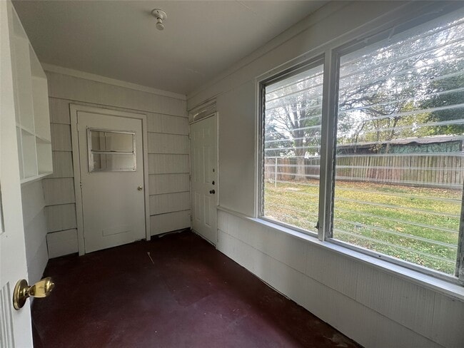 Building Photo - 6419 Thrush Dr