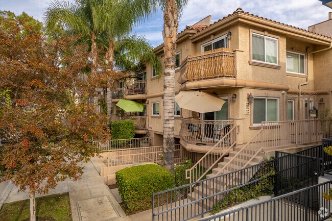 Building Photo - 550 E Santa Anita Ave