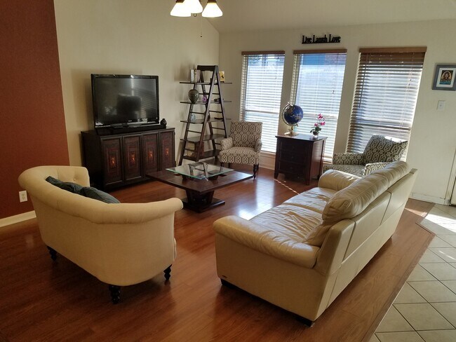 Living room 2 - 7307 Chenal Pt