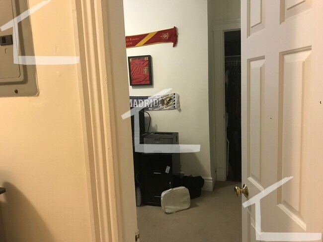 Building Photo - Spacious 2 Bed Just Steps From The Green Line