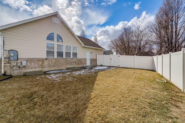 Building Photo - Beautiful Single Family Home For Rent Loca...