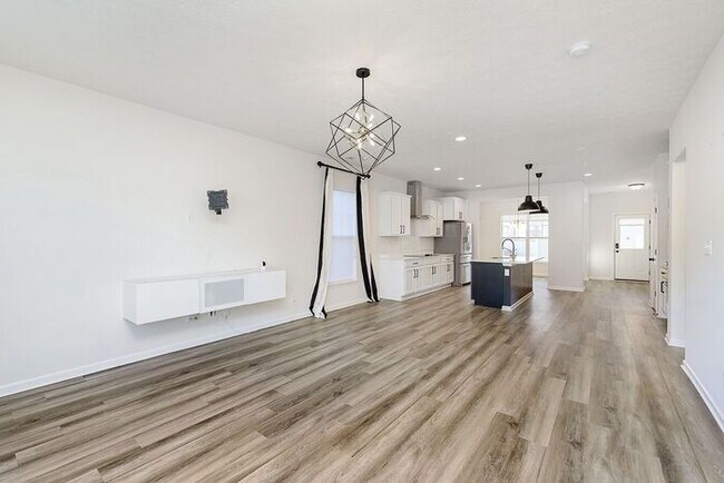 Foto del edificio - Beautiful 3 Bed 2.5 Bath in Central Greens...