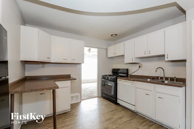 Foto del edificio - 845 Northmoor Dr