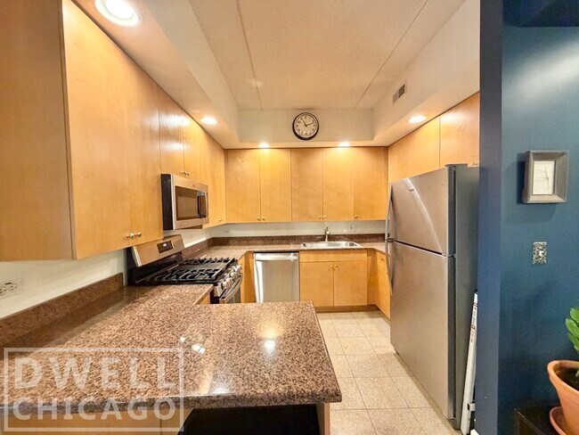 Foto del edificio - 4625 W Lawrence Ave