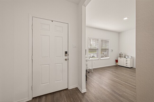Foto del edificio - 24726 Cedar Ln