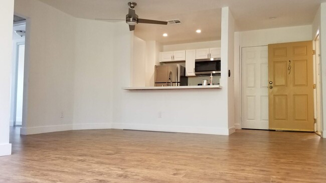 Living room reverse angle with kitchen table area - 14126 Tiara St