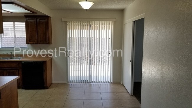 Building Photo - Apple Valley Duplex!!!