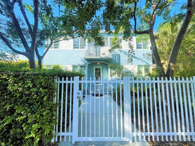 Foto del edificio - 969 Bay Dr