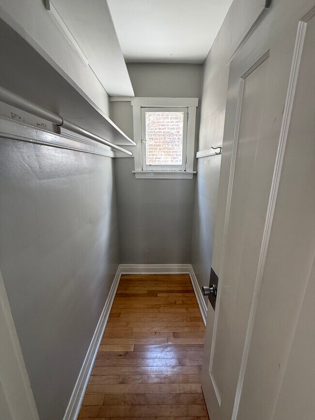 Foto del edificio - 3850 N Bernard St