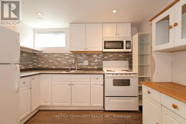 Building Photo - 111 Rosehill Blvd