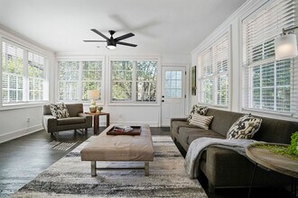 Building Photo - 975 Shadowridge Dr SE