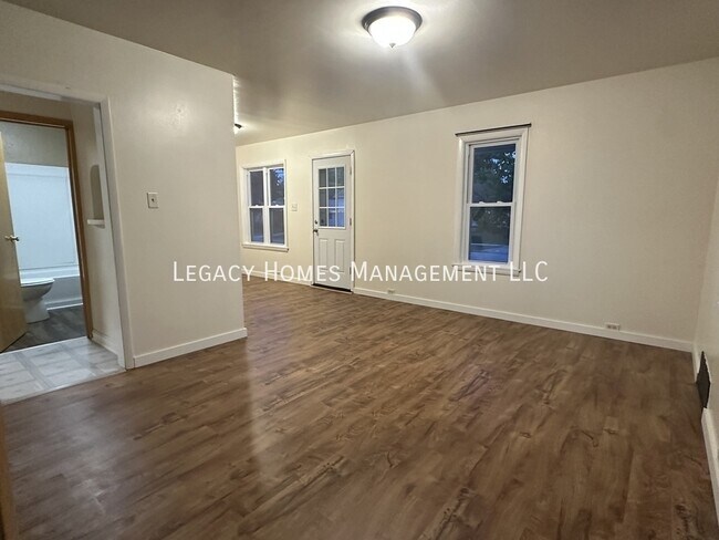 Foto del edificio - 912 E Lincoln Ave