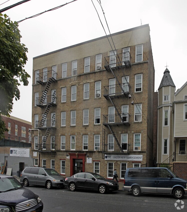 Building Photo - 686 Rosewood St