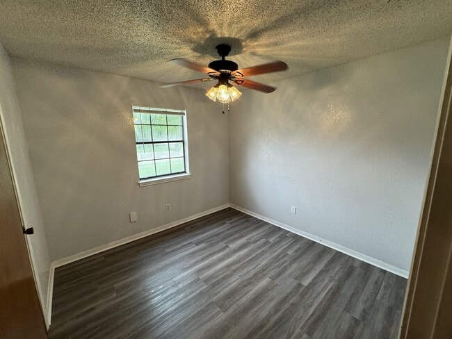 Building Photo - 1707 Sunset St