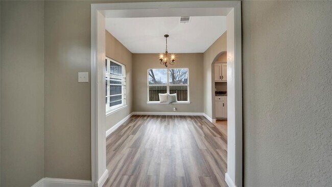 Foto del edificio - 8214 Peekskill Ln
