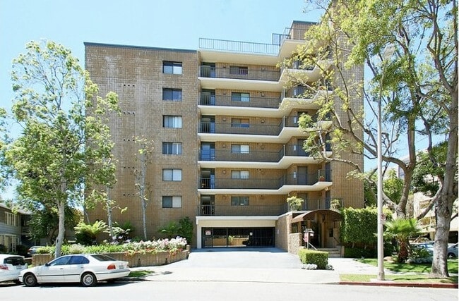 Building Photo - 10966 Rochester Ave