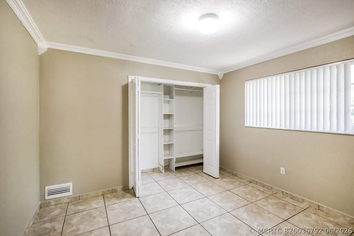 Building Photo - 6545 SW 29th St