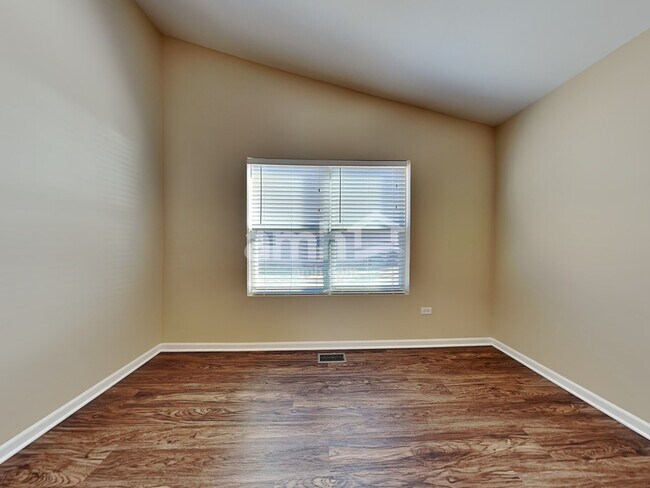 Foto del edificio - 211 Gladys Ave