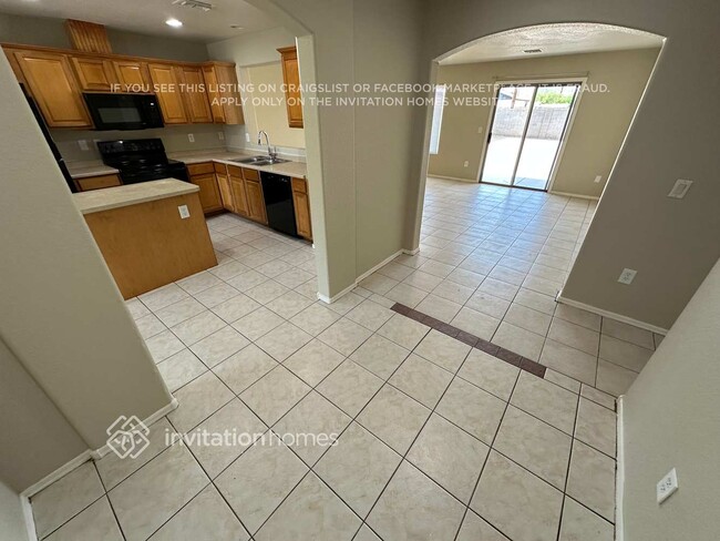 Building Photo - 2527 E Wier Ave