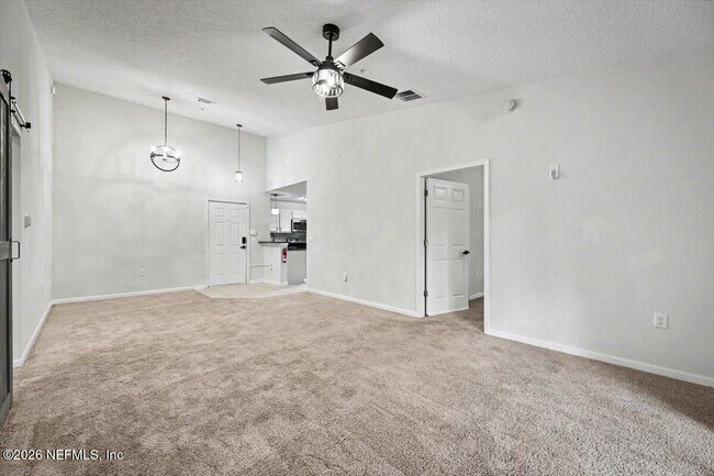 Foto del edificio - 7920 Merrill Rd