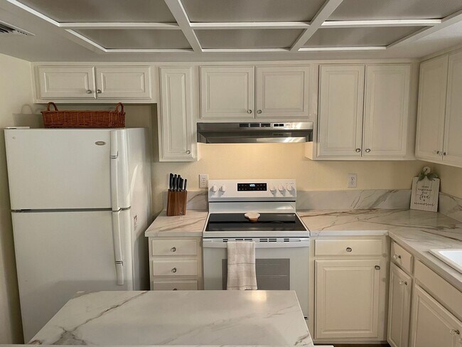 Foto del edificio - Fully Furnished 2/1.5 Duplex in West Sacramento