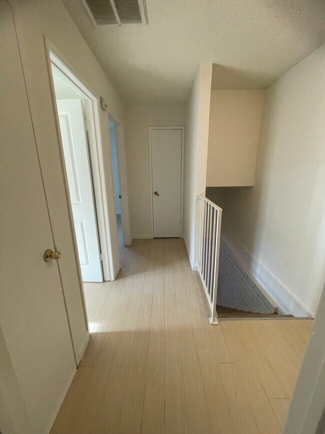 Foto del edificio - 422 Caribrook Way