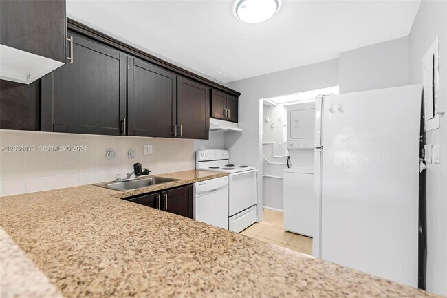 Foto del edificio - 7900 Fairview Dr
