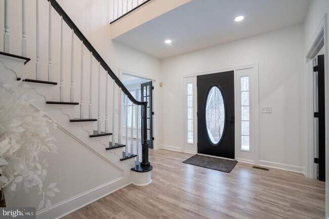 Foto del edificio - 8261 Tinsley Pl