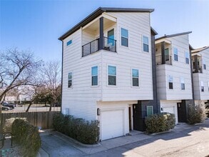 Building Photo - 2305 Coronado St