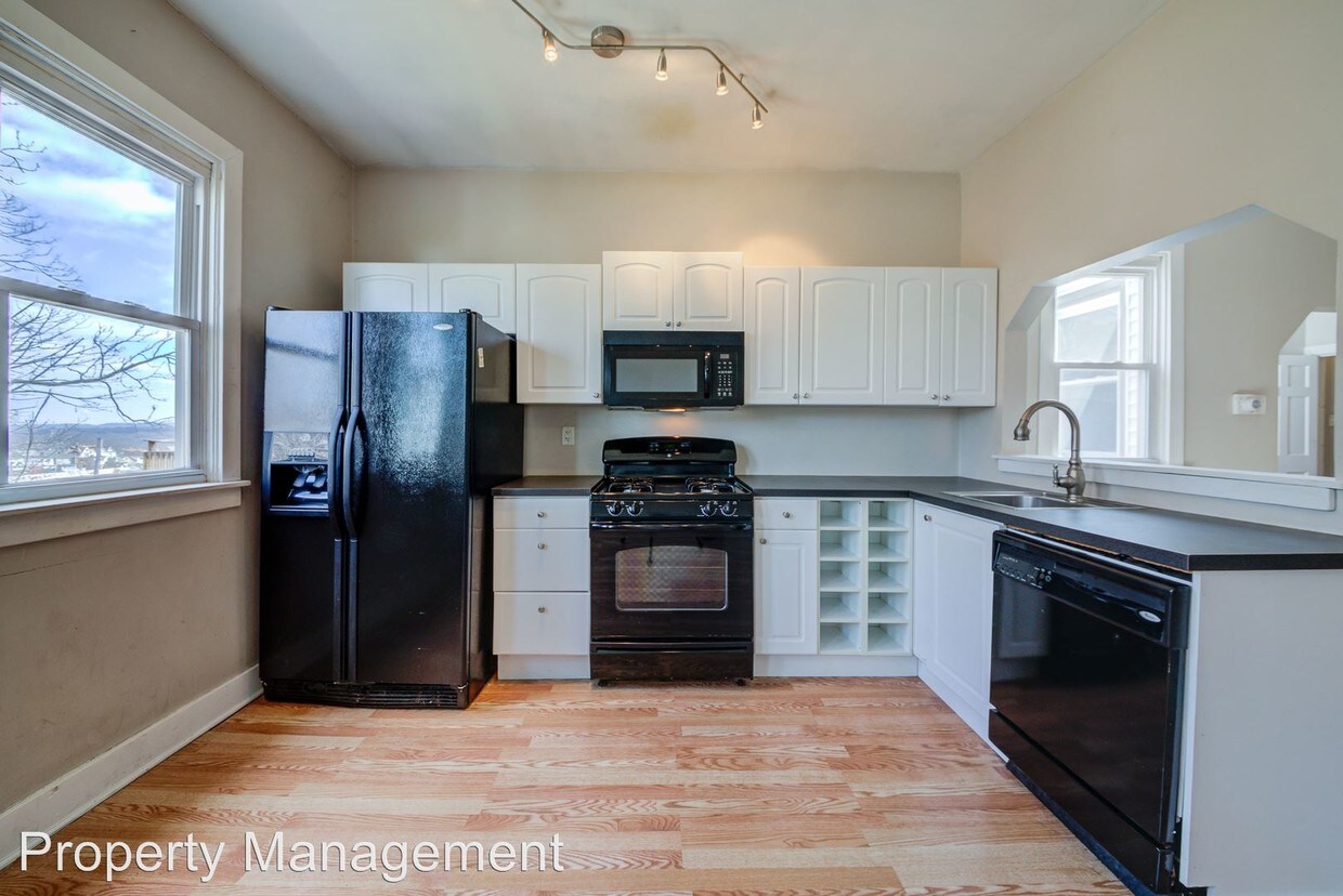 2331 Arlington, Mount Oliver, PA 15210 Room for Rent in Mount Oliver