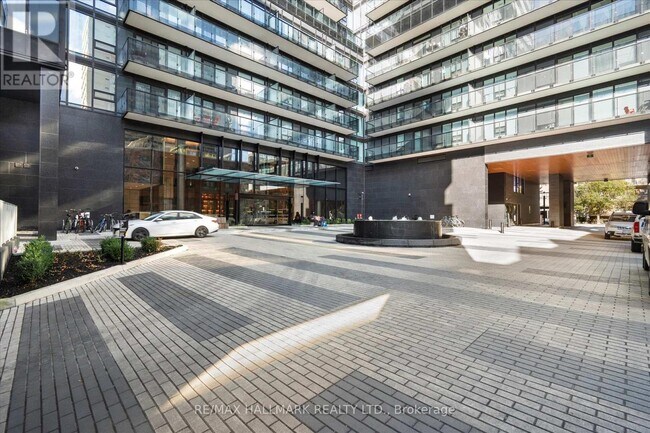 Photo du bâtiment - 127 Broadway Ave